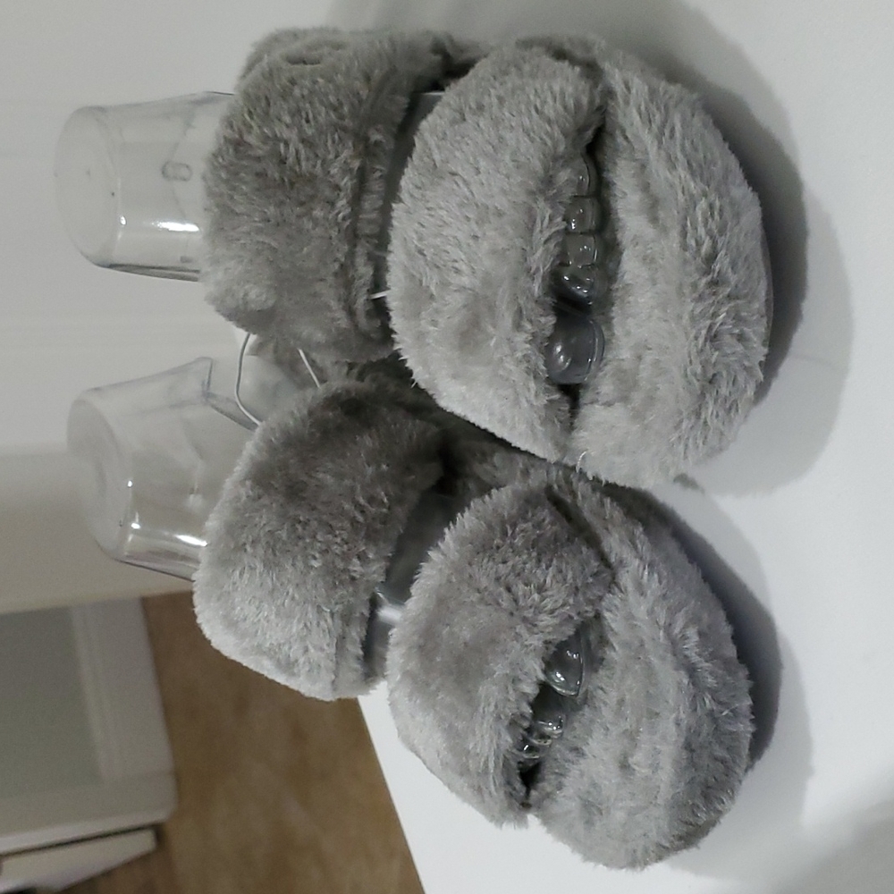 NWT GBG FAUX FUR GRAY SLIPPERS (SZ 9)